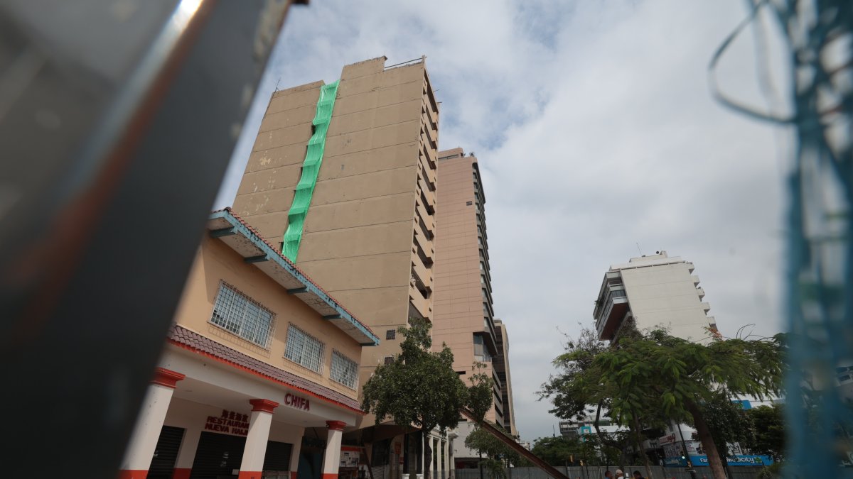 Los exteriores del edificio Fantasía se encuentran cerrados. El paso a los particulares es restringido