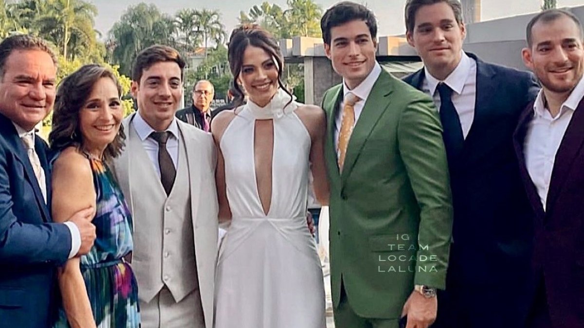 Danilo con los esposos y su familia.