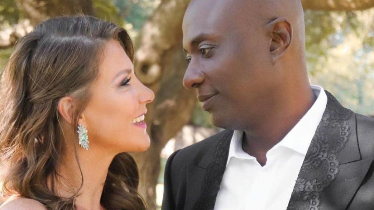 Marta Luisa con su novio.