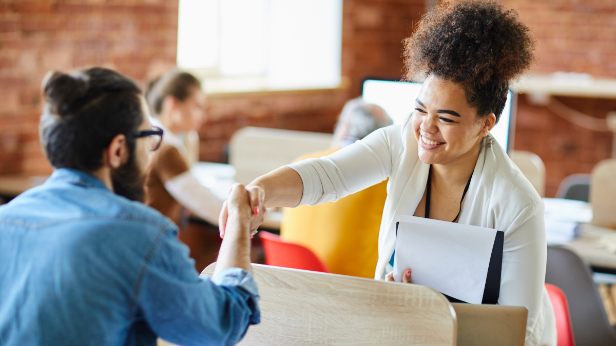 Aunque el dinero se trata de un factor muy importante, existen otro tipo de compensaciones que pueden complementar el sueldo.