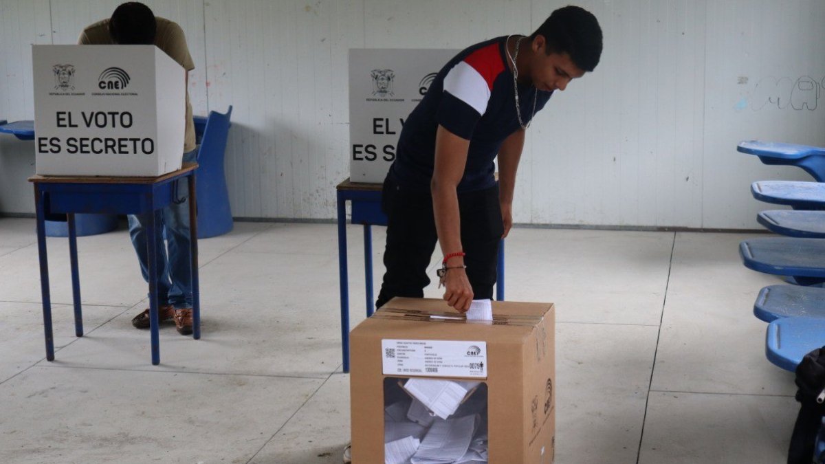 Comunicaliza identificó la intención de voto frente  los 17 precandidatos presidenciales y los aspirantes a asambleístas.