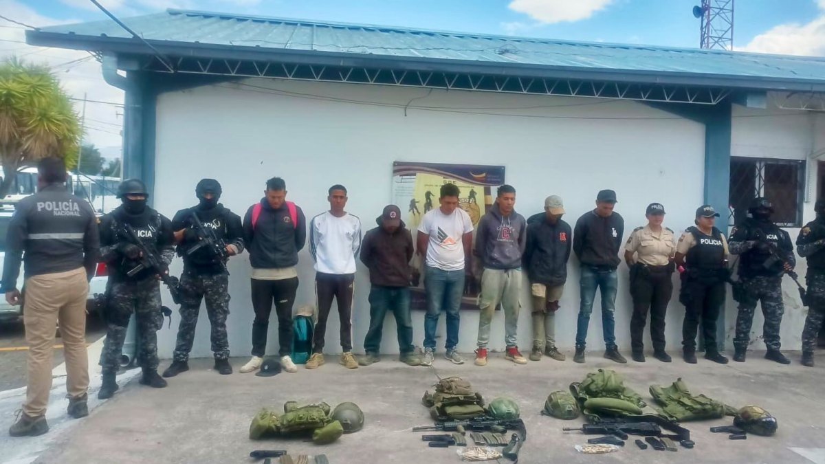 Caso. La Policía Nacional informó que se detuvo a 14 personas que transportaban material aurífero junto a cuatro militares.