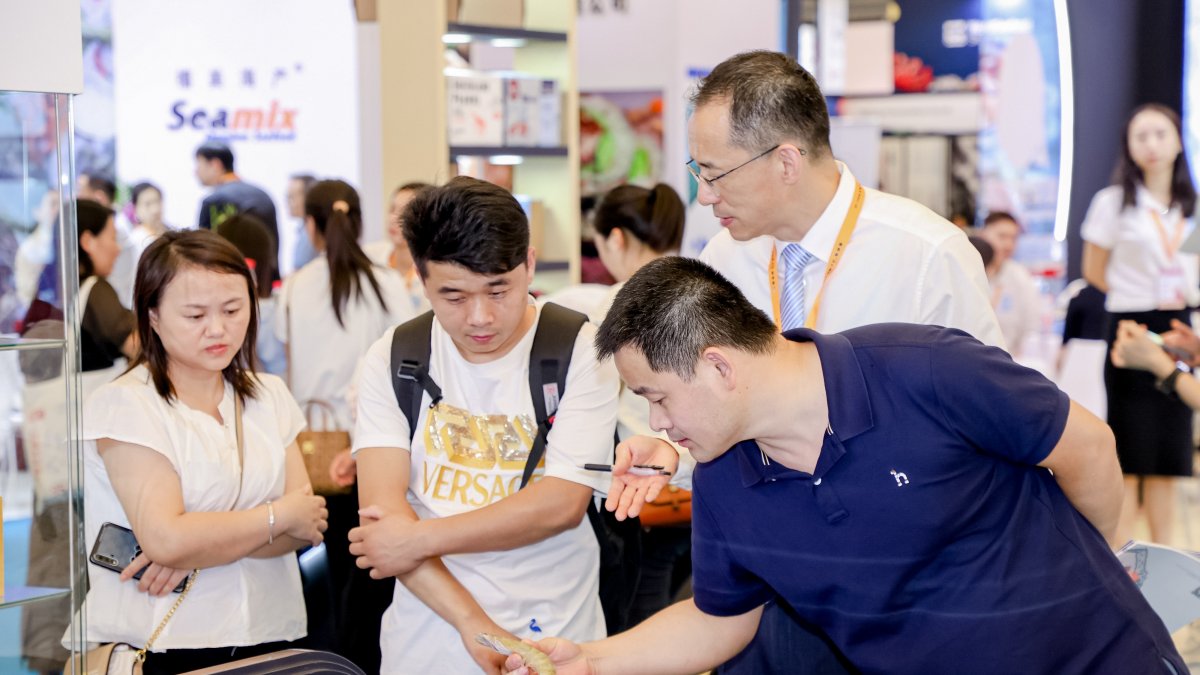 Lo mejor del camarón ecuatoriano se exhibe en una feria en China.