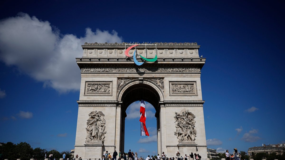 Los Campos Elíseos es la principal avenida de París, donde se llevará a cabo el desfile inaugural.