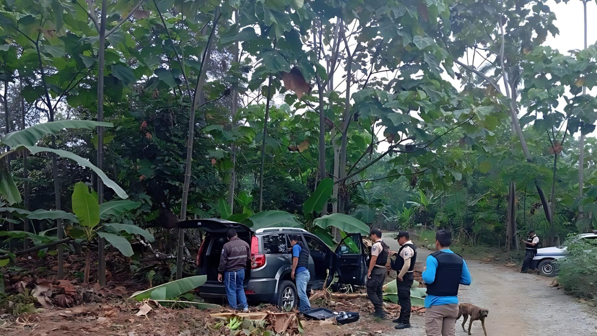 Los policías localizaron el vehículo de los presuntos secuestradores cerca del cementerio Jardines de Quevedo.