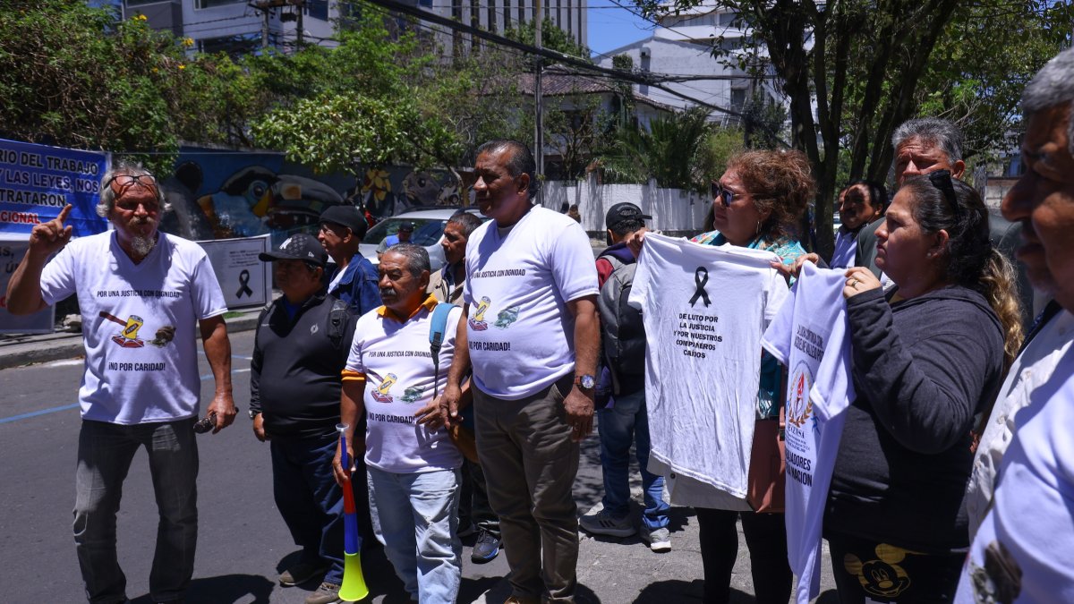 La esposa de un extrabajador fallecido comentó que ha presentado la documentación y la posesión efectiva pero aún no ha recibido la liquidación. Su esposo falleció hace un año.