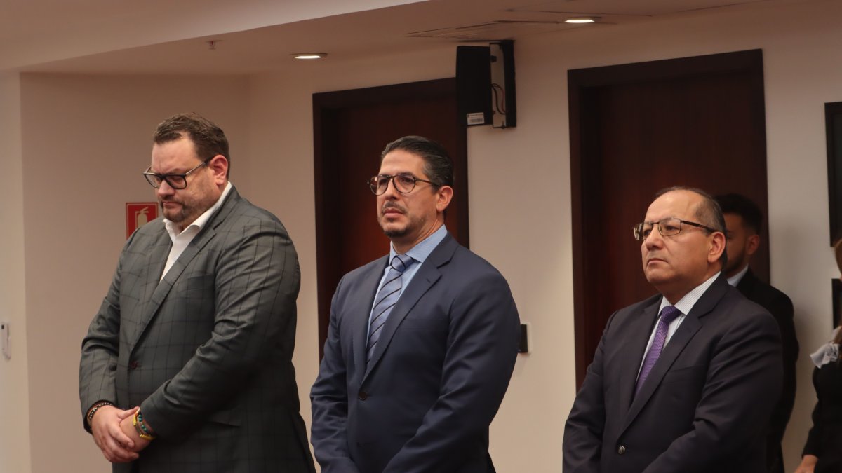 Fernando Yavar Gutiérrez (i) y Pablo Defina Bucaram (c).