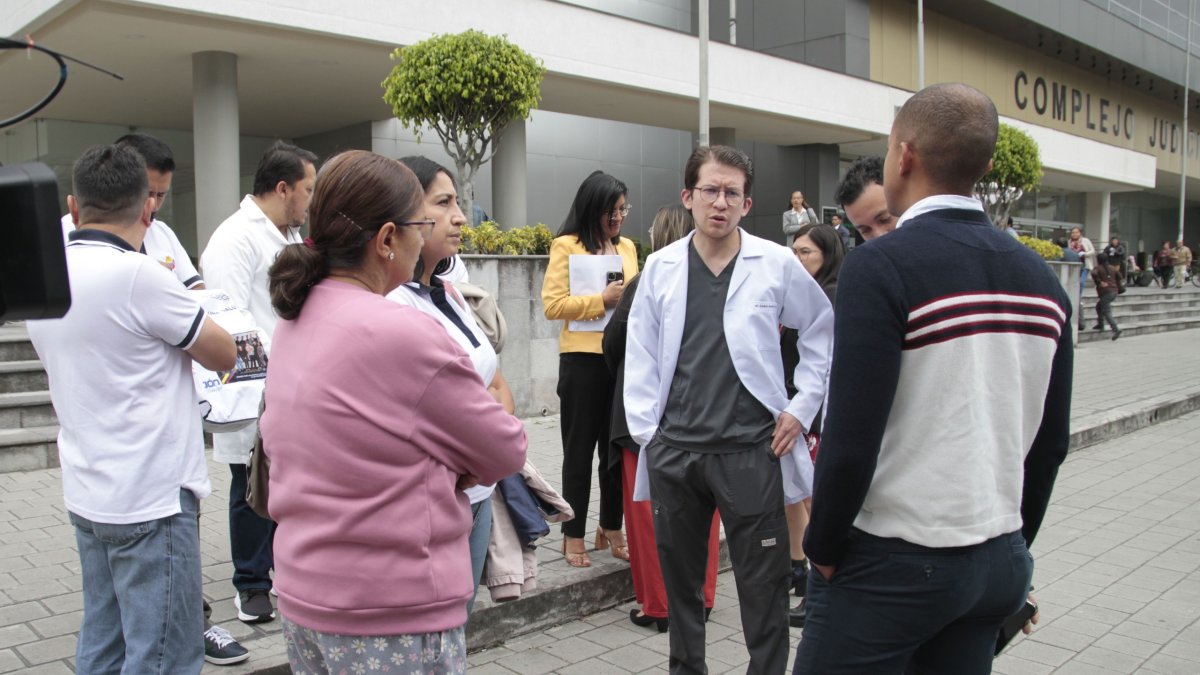 Acciones. Los médicos han tenido que realizar plantones y acciones legales para exigir los pagos a Finanzas