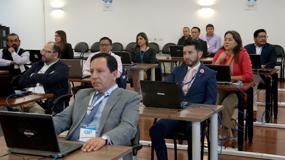 Proceso. Los postulantes han dado también una prueba de conocimientos teóricos que ha sido anulada.