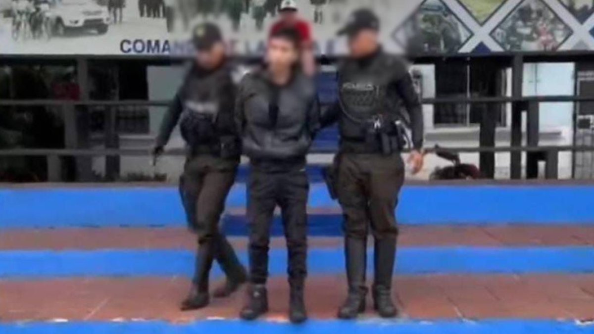 La detención fue grabada en redes sociales por los ciudadanos que pasaban por el lugar.