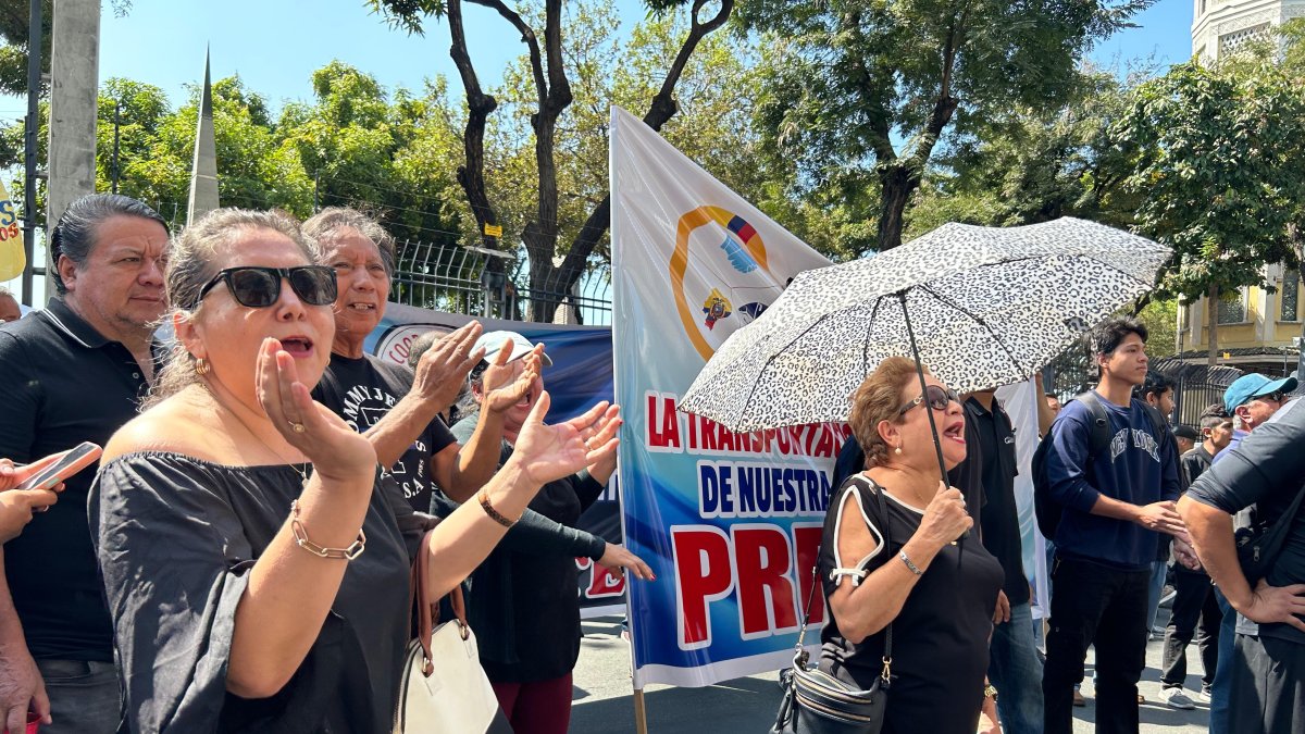 Este 29 de agosto, decenas de transportistas se concentraron en el Malecón, a orillas del Municipio para exigir respuestas y atención.