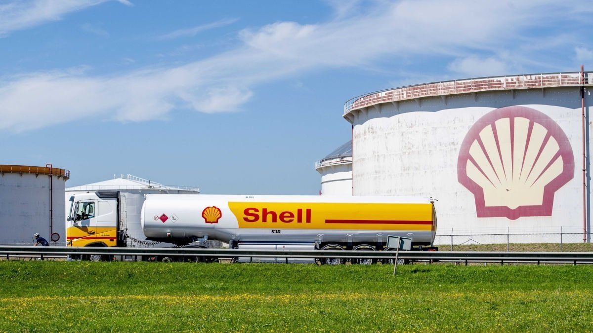 La firma petrolera anunció el recorte en algunas áreas de su negocio.