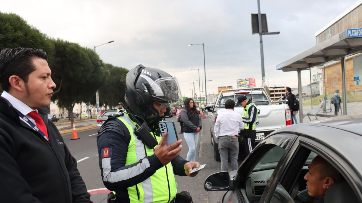 Los gentes se ubicaron en la avenida Quitumbe Ñan y Cóndor Ñan, en el sur de Quito.