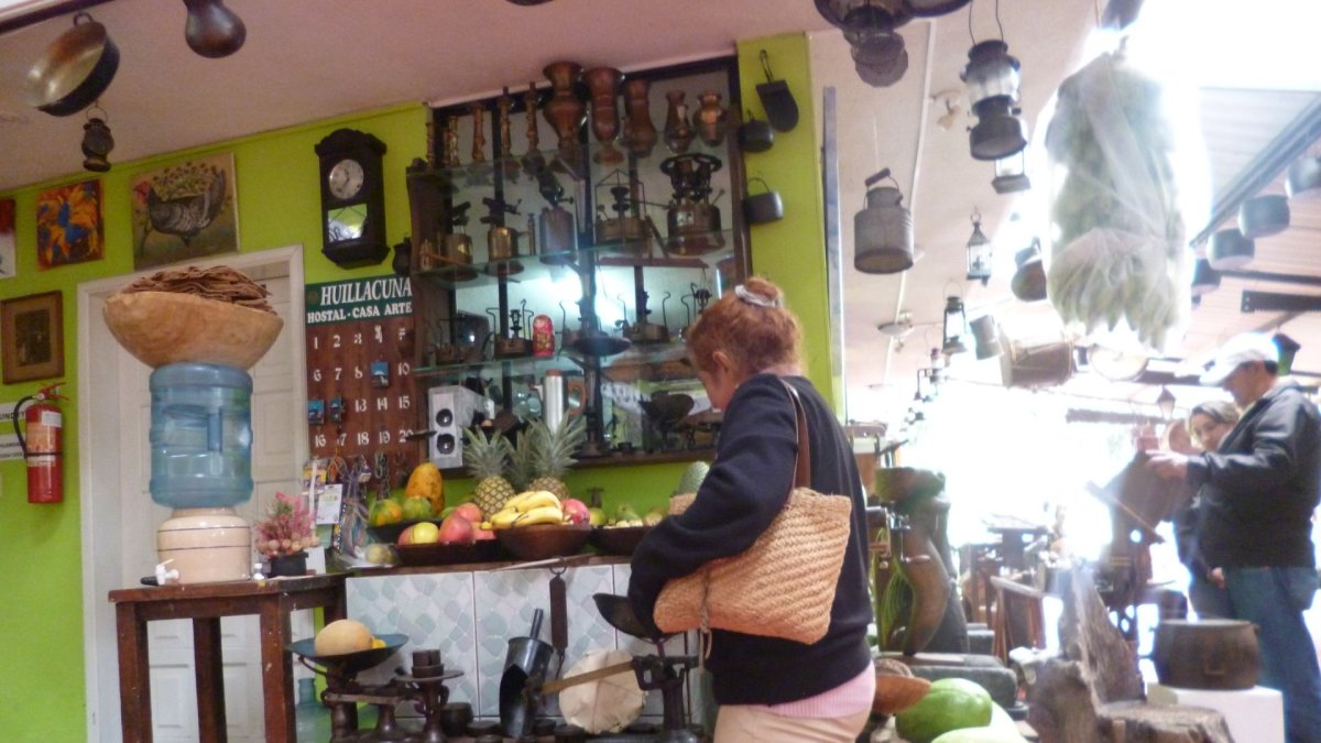 En el lugar se colecciona al menos 500 piezas de objetos antiguos de cobre y plata.