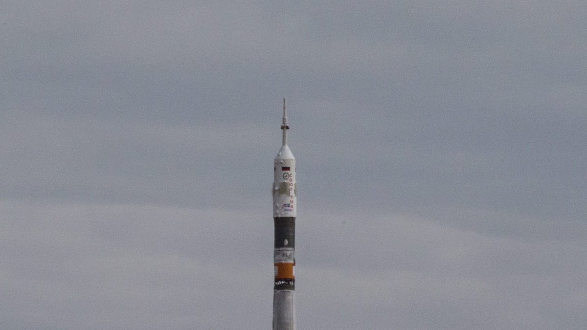 En la imagen de archivo, varios fotógrafos captan instantáneas del lanzamiento del Soyuz TMA-18M en el cosmódromo de Baikonur (Kazajistán).