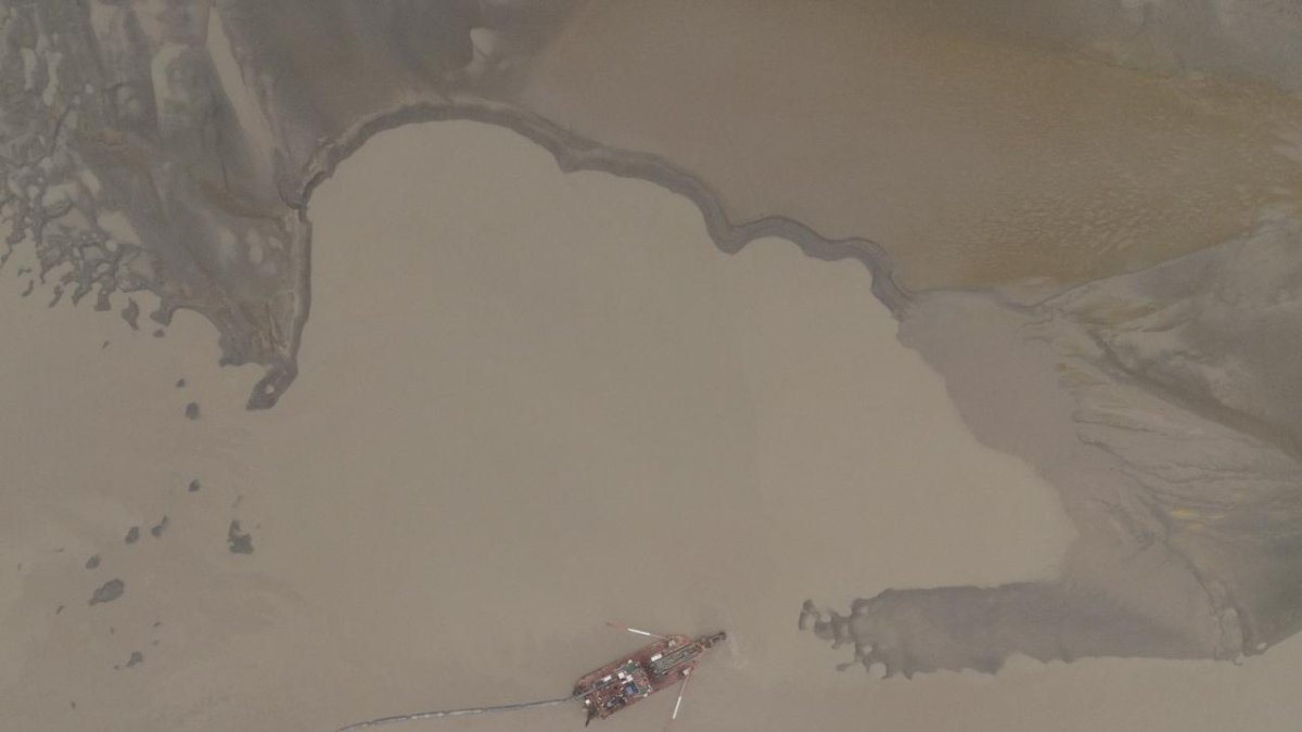 El Consorcio Dragando por Guayas ha extraído 2,2 millones de m³  de sedimento.