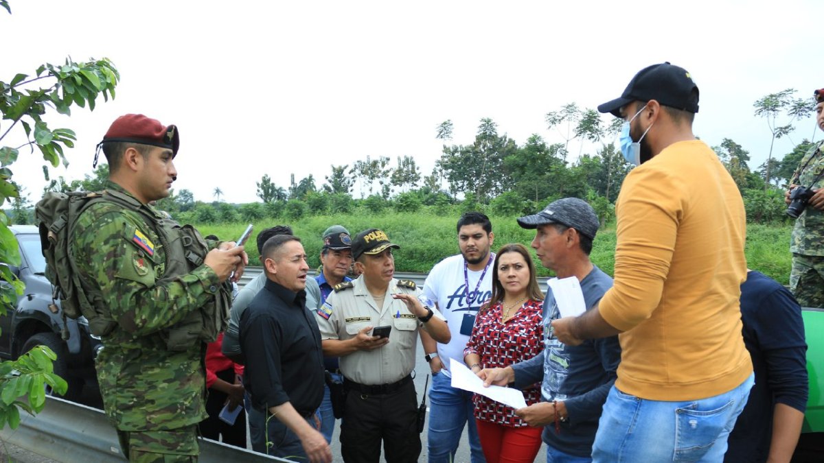 Hecho. Autoridades analizaron qué sitio es oportuno para levantar la obra.