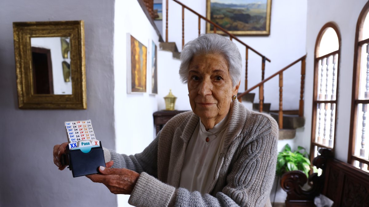 Flor Villagómez Yépez ha dedicado su vida al bridge, único juego de naipes considerado deporte olímpico.