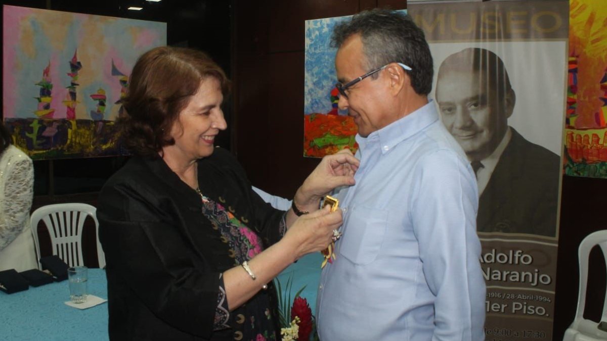 Alsino con Rosalía Arteaga.