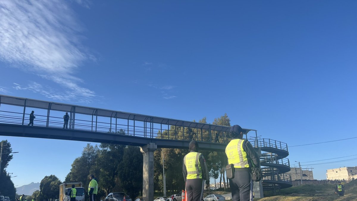 En la av. Simón  Bolívar, sector el Troje se realizó el dispositivo de control de velocidad.