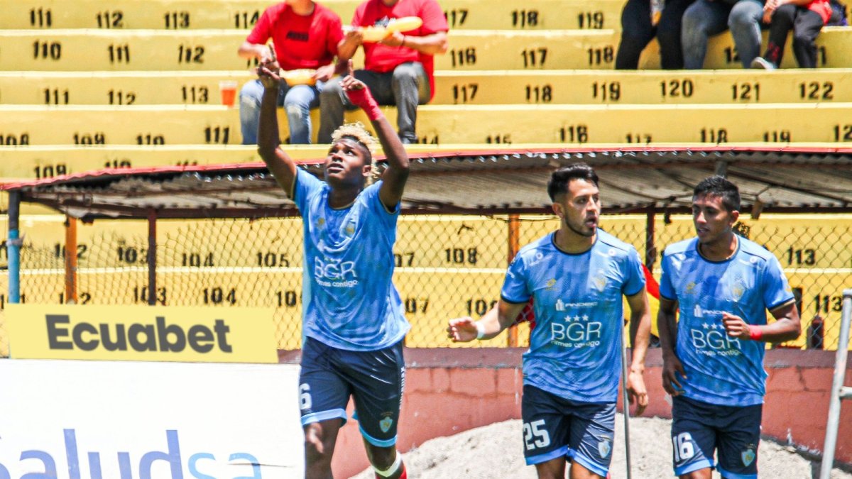 El Nacional hizo la fiesta en el Alejandro Serrano, al final le ganó 2-1 al Deportivo Cuenca.