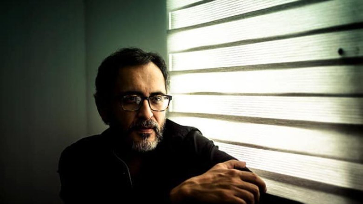 ‘Especie pura del aire’, es el poemario más reciente del escritor guayaquileño Carlos Luis Ortiz.