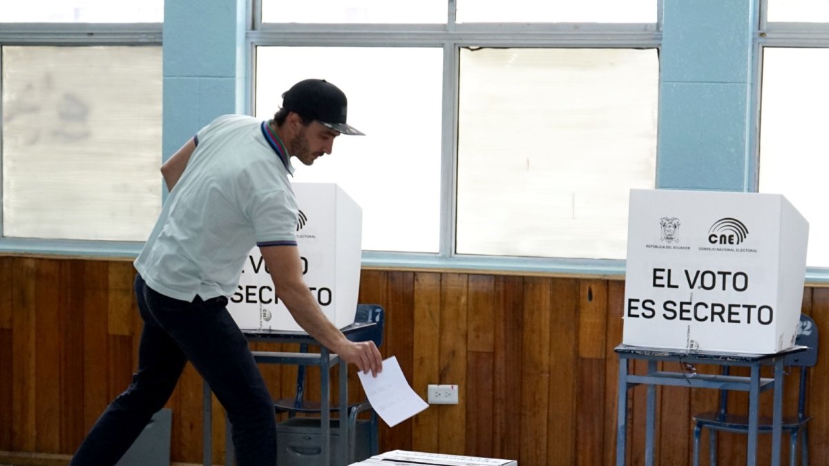 La intención del voto de los electores se concentra en cuatro candidatos que encabezan las encuestas.