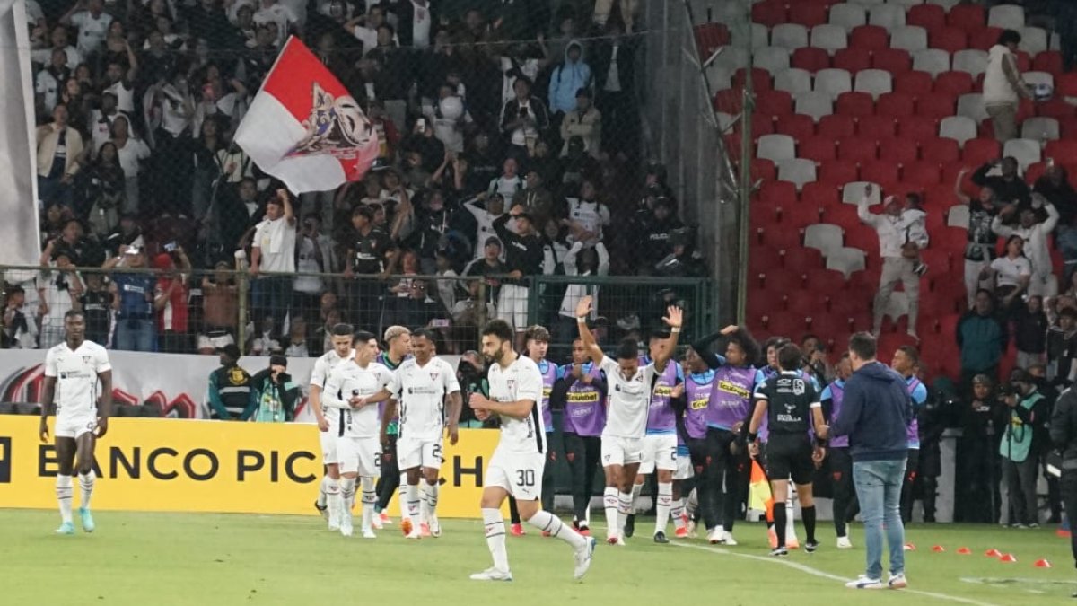 Liga de Quito le dio un baile tremendo a Barcelona.