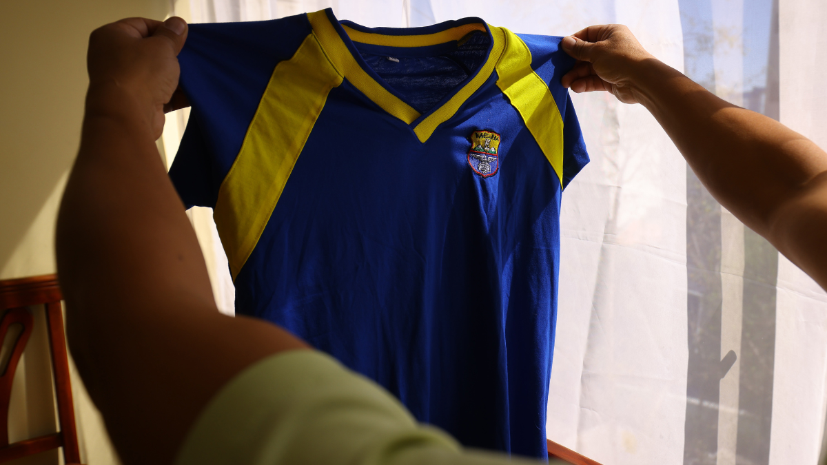 Preparativos. En algunos hogares de casi 5.000 estudiantes del llamado ‘Patrón Mejía’, se arreglan los uniformes, para empezar el ciclo 2024-2025.