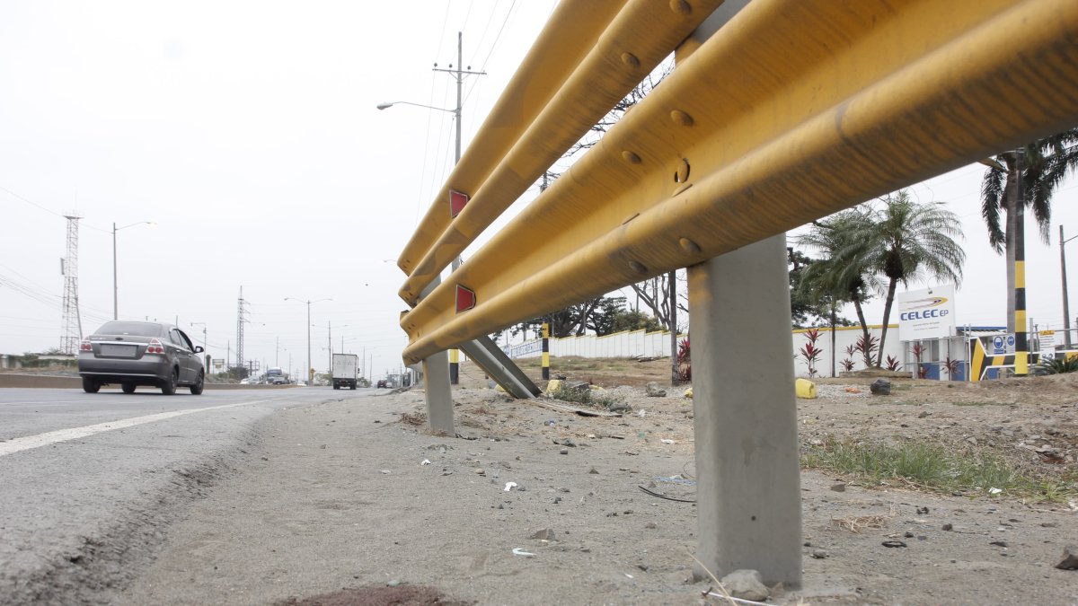 El sitio de la vía a Daule donde ocurrió el crimen.