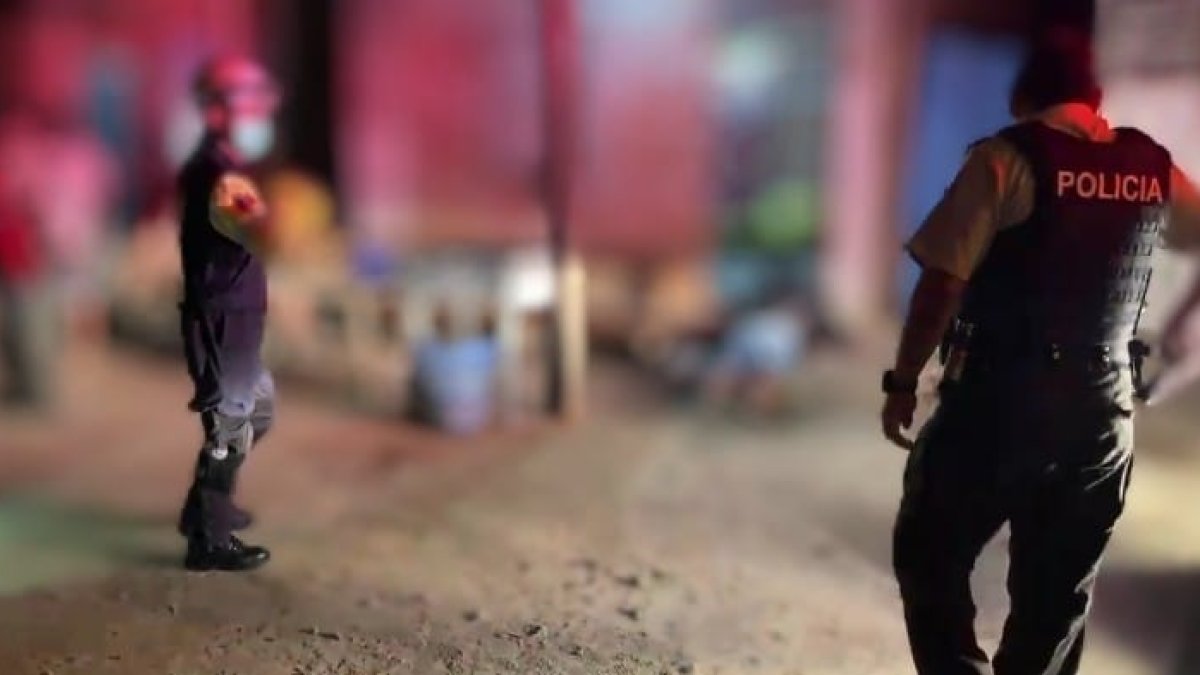 La policía investiga las muertes violentas en el cantón Naranjal.