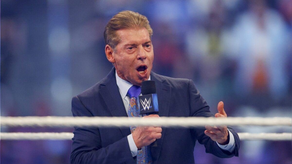 Vince McMahon tiene 79 años.