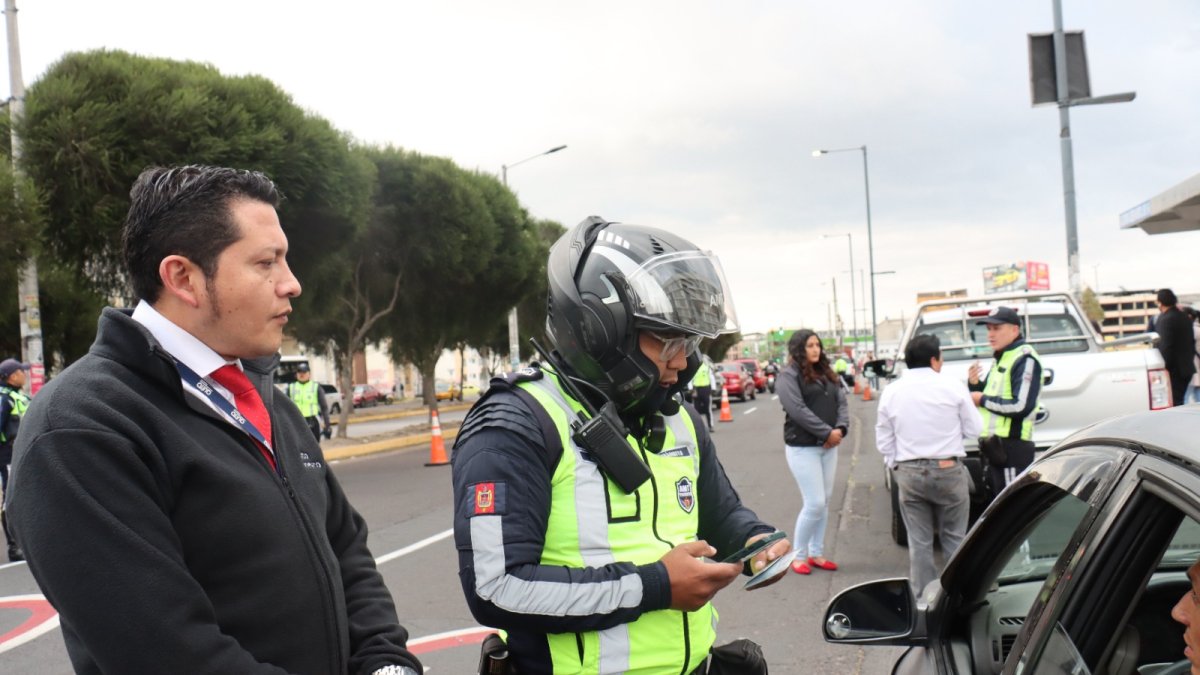 Quitumbe. En la vía del sur de la ciudad se realizó un operativo el jueves. Cinco conductores sobrepasaron el límite de 50 km/h establecido para las zonas urbanas.