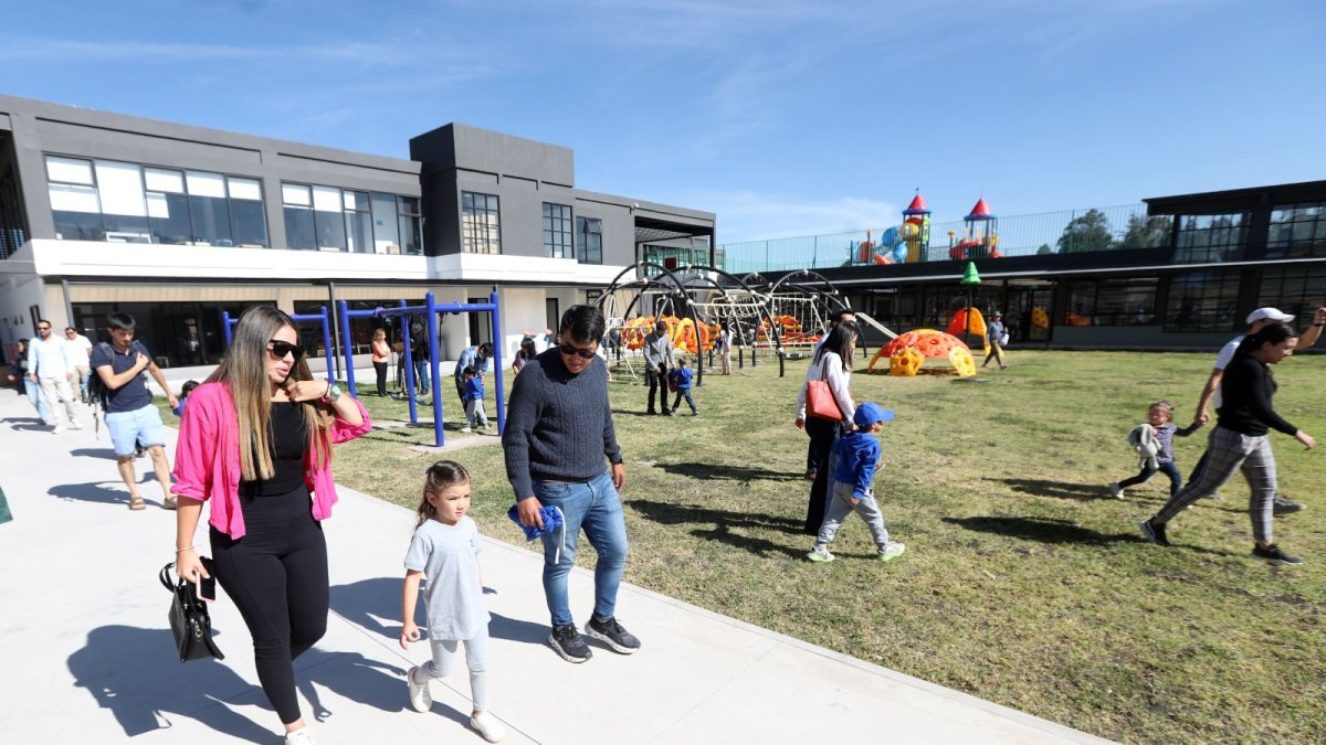 Modelo. Los padres de familia aseguran que las áreas verdes y juegos didácticos son parte de los atractivos que ofrecen los planteles del Valle.