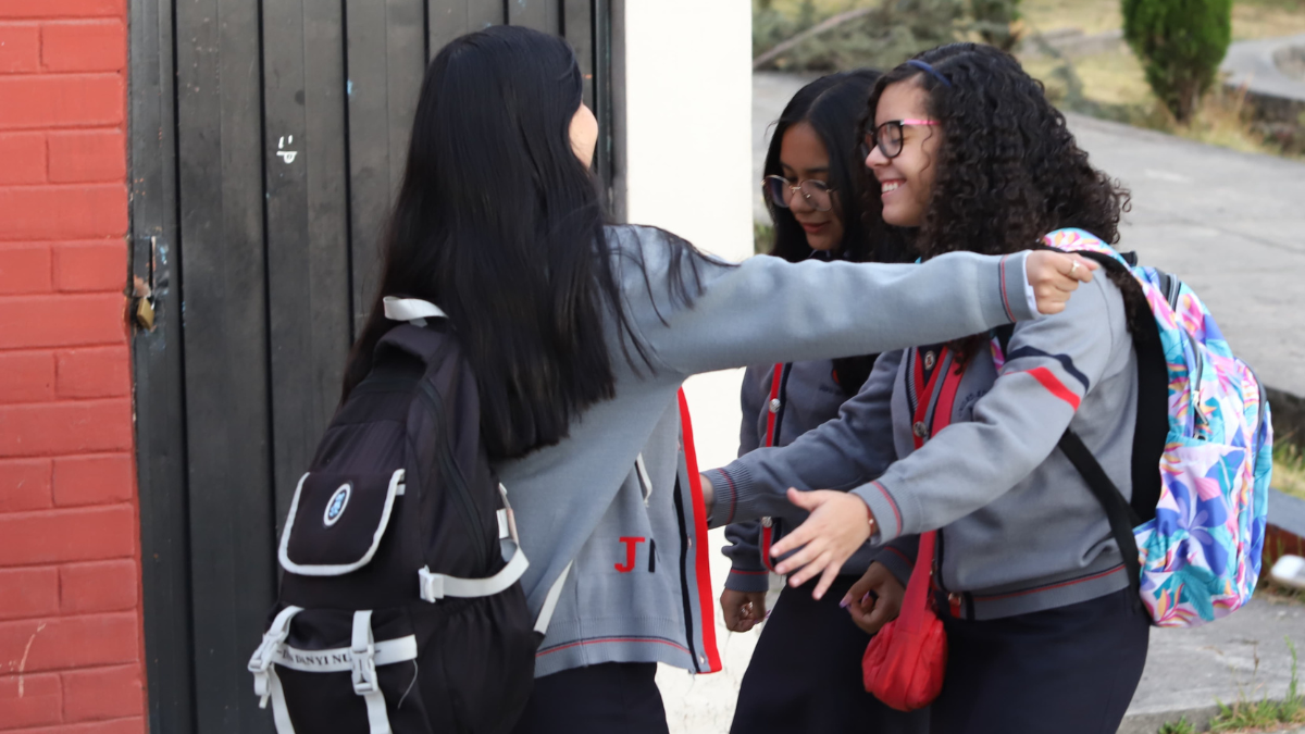 Estudiantes ingresan a un nuevo año lectivo en la Sierra y Amazonía.