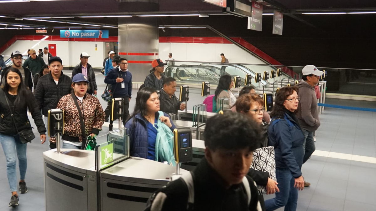 Metro de Quito en el primer día del regreso a clases.