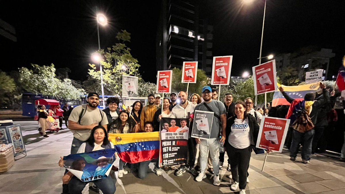 Proceso. Comunidades migrantes celebran el proceso de renovación de visa VIRTE que estaba postergado desde el año anterior.