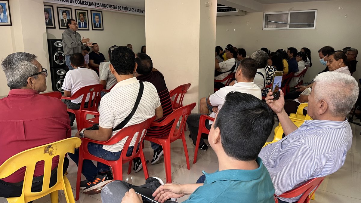 Reuniones. Los gremios de comerciantes se reunieron el lunes 2 de septiembre para analizar el proyecto.