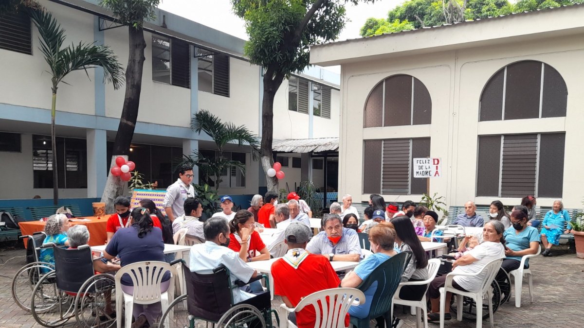 La Fundación Frente de Protección Social es una institución dedicada a brindar atención integral a adultos mayores.