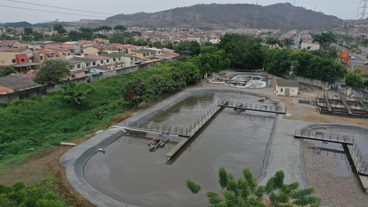 Sistemas. En la parroquia existe un aproximado de 45 plantas de tratamiento de cada urbanización. En total hay más de 60 etapas distribuidas en toda La Aurora.
