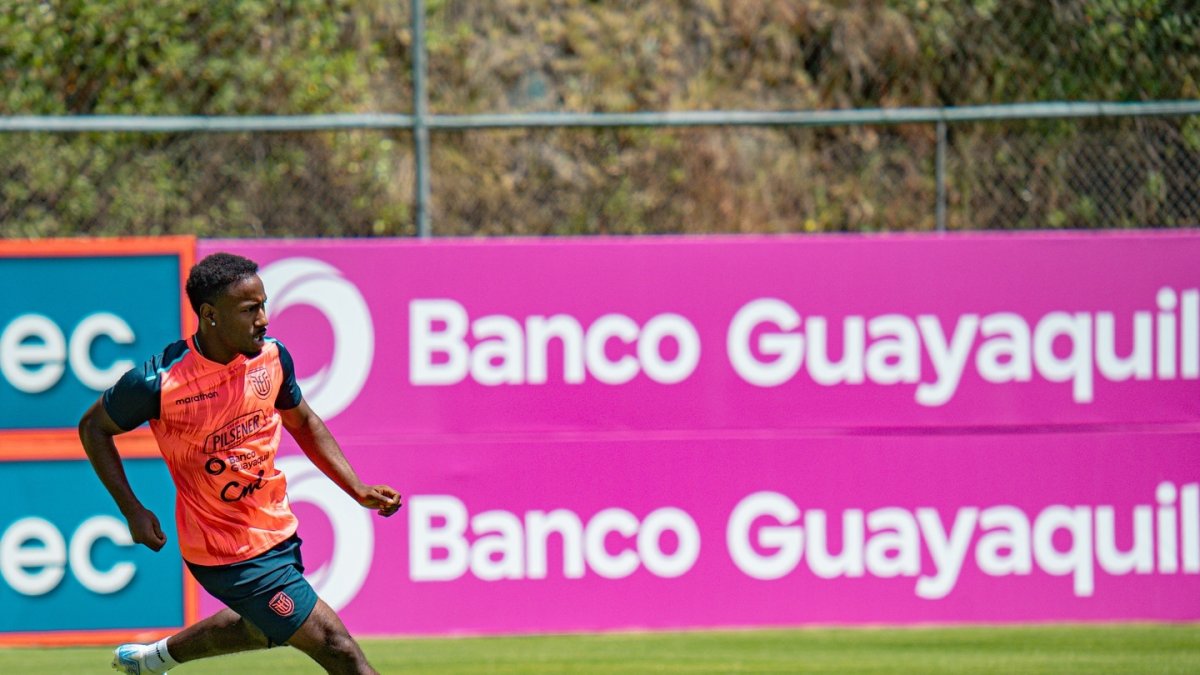 Los jugadores convocados por el DT Sebastian Beccacece se concentran en la Casa de la Selección.