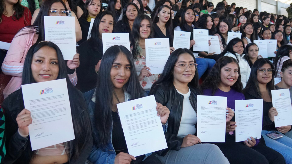 Las mujeres que pueden postular deben tener entre 18 a 29 años de edad.