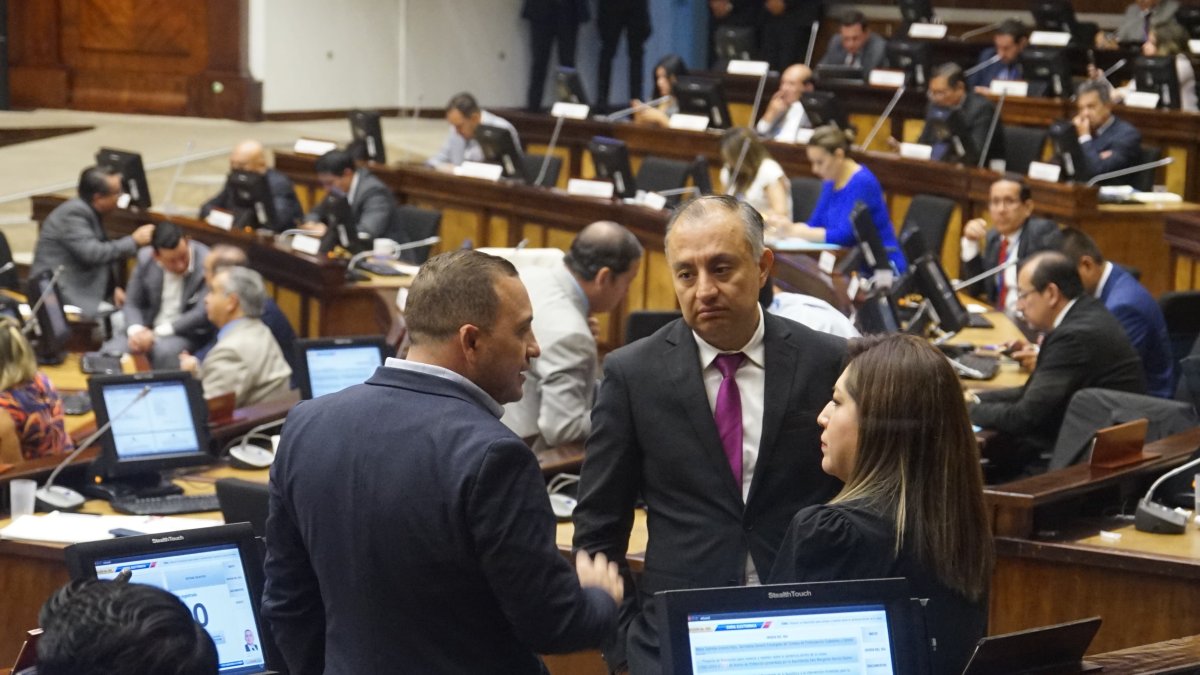 Los asambleístas volvieron de la vacancia legislativa con este tema para un álgido debate en el Pleno.