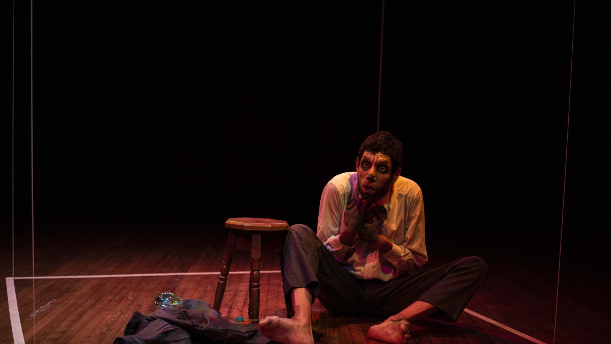 Gonzalo Estupiñán protagoniza la obra Informe para una academia, adaptación de un relato de Franz Kafka