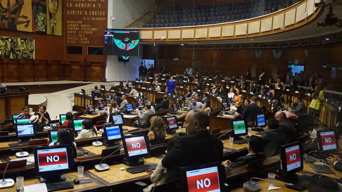 Asamblea Nacional rechaza fallo judicial que ordena retomar juicios políticos.