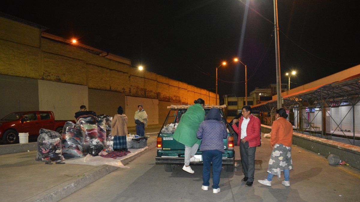 Comerciantes. Ante la falta de visitantes optan por retirarse. Piden que la ciudadanía acuda al sitio.