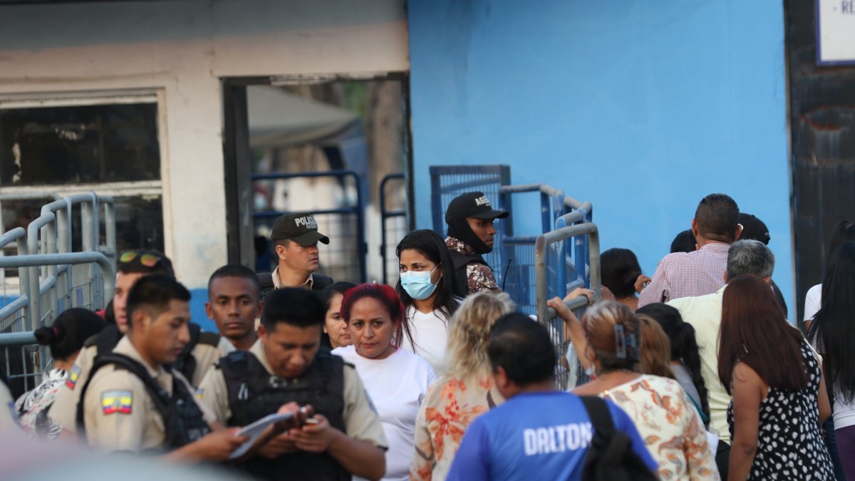 El uso de la mascarilla es vital para evitar el contagio entre los reos y sus familiares.