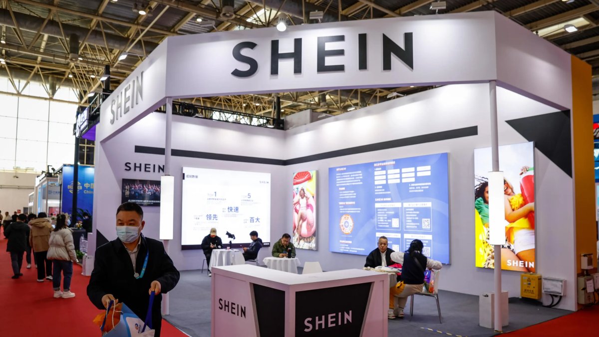 Fotografía de archivo de una stand de la marca Shein.