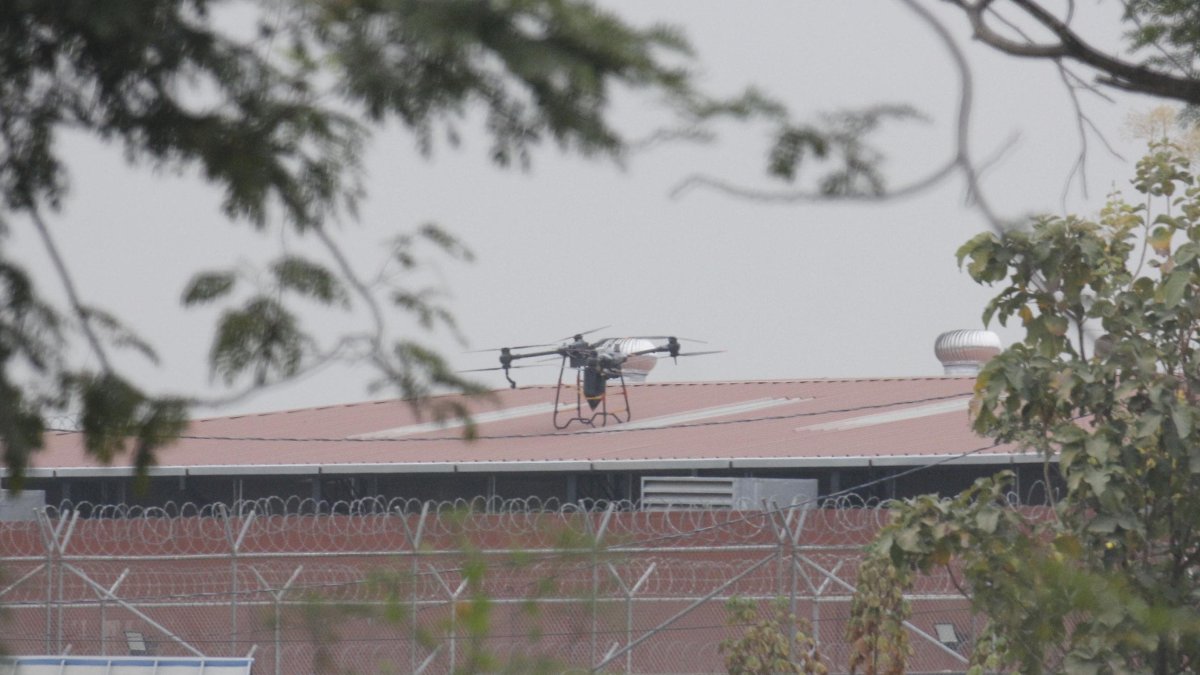 Según un comunicado del Ministerio del Interior, el dron conga explosivo fue inhabilitado por el Bloque de Seguridad.