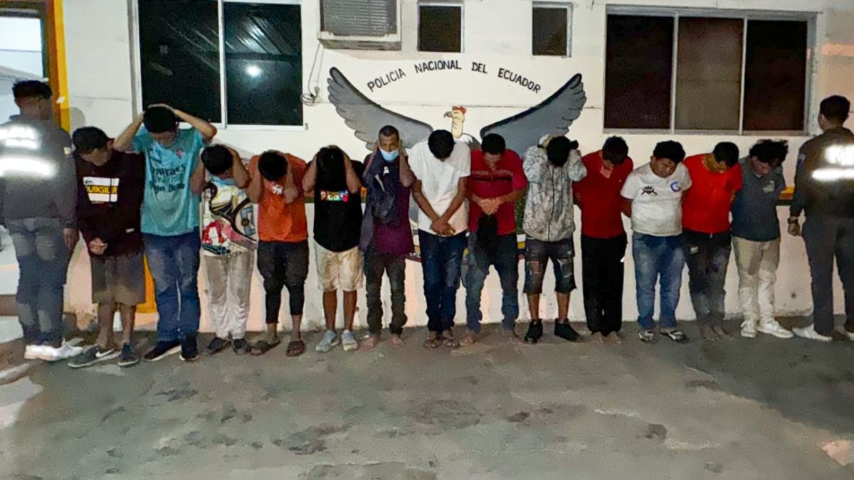 Los 13 detenidos durante el operativo militan en Playas.